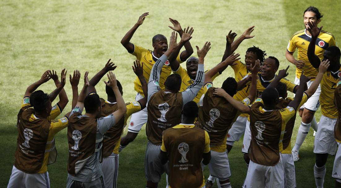 Movimento ripetuto delle braccia e del corpo da destra verso sinistra: balla così la Colombia dopo il gol di Armero contro la Grecia all&#39;esordio mondiale. Afp